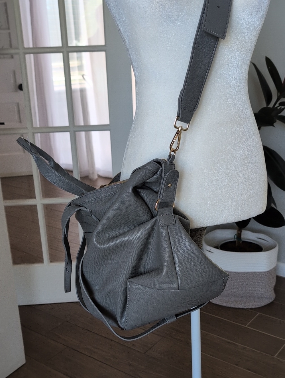 Lulu Dharma Soft Vegan Leather Duffle Travel Bag - Picture 2 of 16